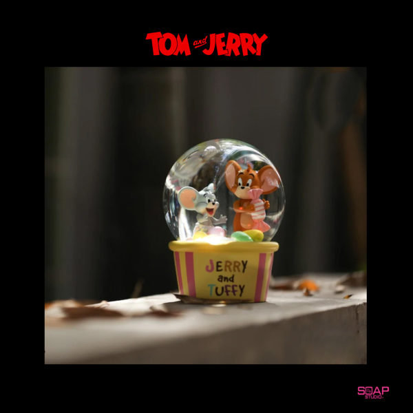 Tom and Jerry: Candy Snow Globe - Soap Studios