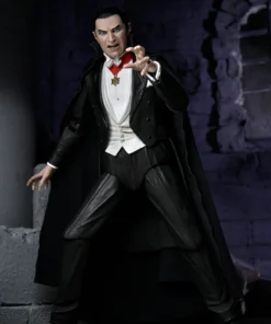 NECA x UNIVERSAL MONSTERS - ULTIMATE DRACULA TRANSYLVANIA ACTION FIGURE