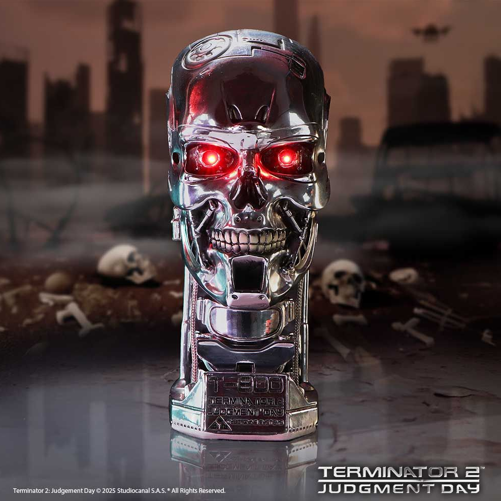 NEMESIS NOW x TERMINATOR LIGHT UP FIGURINE 21 CM